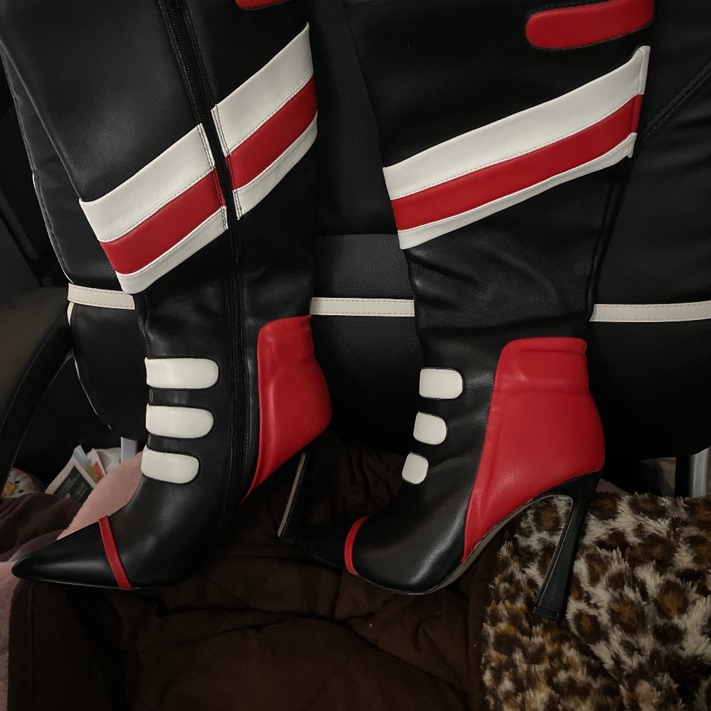Suki black multi women’s boots worn only once